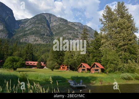 Chalets et terrains du Tweedsmuir Park Lodge, Colombie-Britannique, Canada Banque D'Images