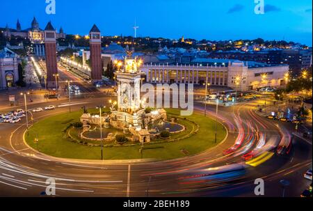 Plaza Espana à Barcelone. Nuit, vue aérienne Banque D'Images