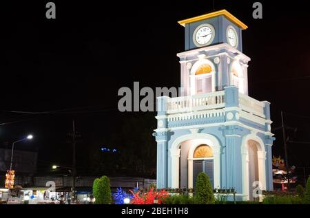 Surin Circle est situé dans le centre de la ville de Phuket, c'est un rond-point de la route principale de la ville de Phuket, avec un tour de l'horloge au centre historique Banque D'Images