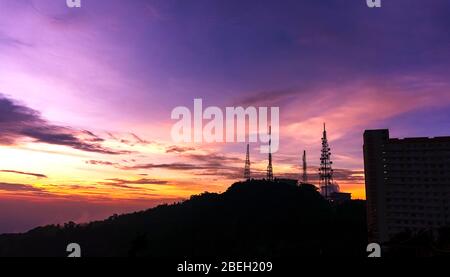 Coucher de soleil sur les Genting Highland, Genting Highland était un endroit célèbre et plein de divertissement et de divertissement, ici ont casino, parc à thème, cinéma, salle de concert Banque D'Images