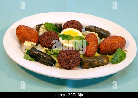 Falafel, Kibbeh et Dolma plats par James D Coppinger/Dembinsky photo Assoc Banque D'Images