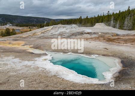 Printemps du coeur dans le bassin de Geyser supérieur de Yellowstone Banque D'Images