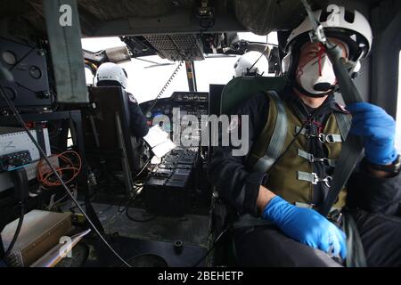 Rome, Italie. 13 avril 2020. Rome, le département de vol de Carabinieri patrouille la ville d'en haut le lundi de Pâques crédit: Agence de photo indépendante SRL/Alay Live News Banque D'Images