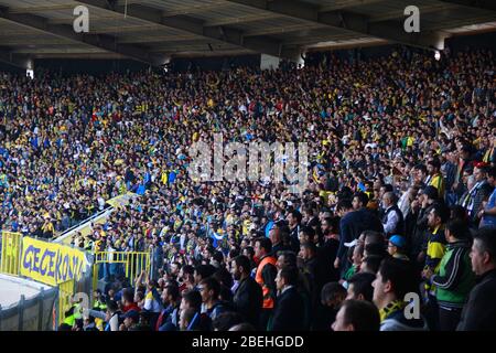 Ankara/Turquie - 05.03.2017 : foule massive de fans de football qui regardent le jeu Banque D'Images