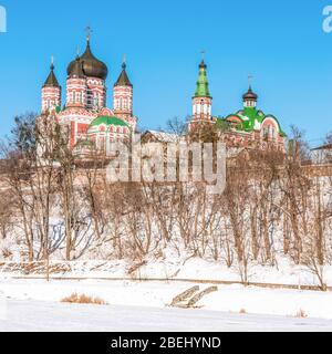 Vue sur le bâtiment d'église. Cathédrale saint Panteleimon - une cathédrale orthodoxe dans la banlieue de Kiev. Feofaniya Le temple principal de la femme Pan St. Banque D'Images