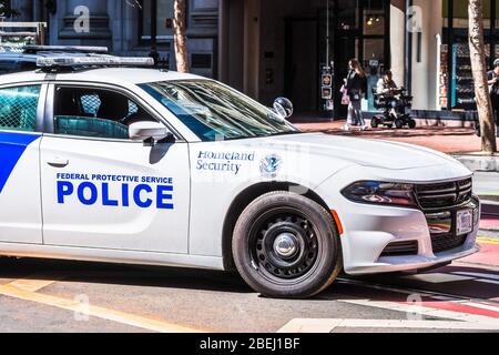 20 sept. 2019 San Francisco / CA / USA - véhicule de sécurité intérieure offrant un rallye de sécurité dans le centre de San Francisco Banque D'Images