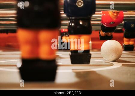 Gros plan sur les joueurs de football rétro (baby-foot) Banque D'Images