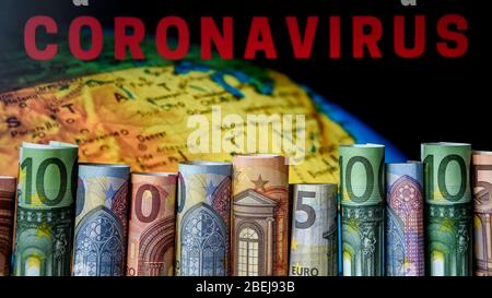 La tendance à la baisse de l'organigramme de l'Europe avec le fond des billets, crise de la pandémie du virus Covid19, les euros ont augmenté Banque D'Images