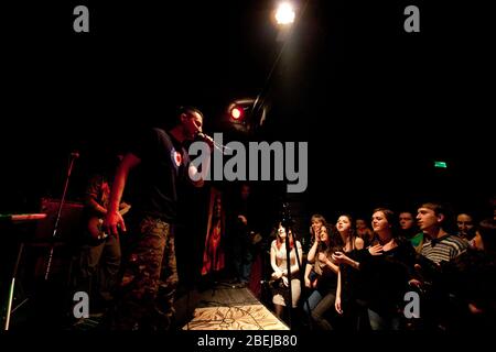 Czestochowa, Pologne - 7 février 2014: Music club Teatr de Pologne, TFP (Théâtre de Pologne) concert du groupe polonais rock, blues et reggae Banque D'Images