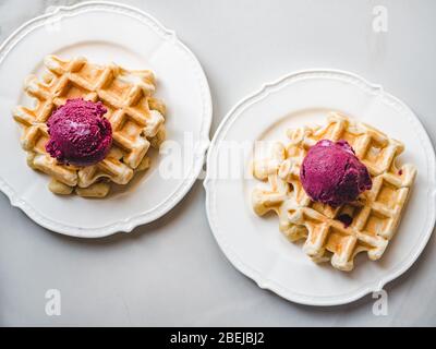 Glace et gaufres parfumées. Gros plan Banque D'Images