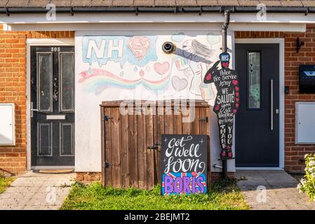 Très bientôt, le message Boris et les messages remercient le NHS et les principaux travailleurs lors du verrouillage pandémique du COVID-19 Coronavirus, à Southend on Sea, Essex, Royaume-Uni Banque D'Images