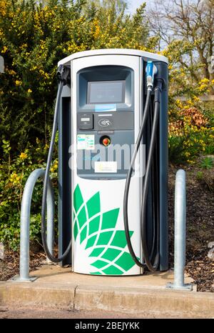 Station de charge publique Rapid pour voiture électrique royaume-uni, chargeur de voiture électrique rapide, unité de charge électrique BP Chargemaster au parc Totoson et à Nottingham Banque D'Images