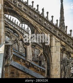 Milan, Italie - 1 août 2019 : vue aérienne depuis le toit de la cathédrale de Milan - Duomo di Milano, Lombardie, Italie. Banque D'Images