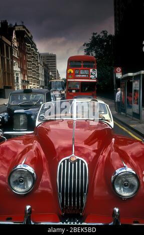 Jaguar XK120 en voiture à Londres en 1990 Banque D'Images