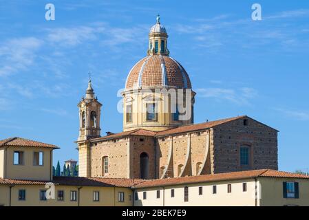 Dôme de l'église de San Ferdiano al Cestello contre le ciel bleu par une journée ensoleillée. Florence, Italie Banque D'Images