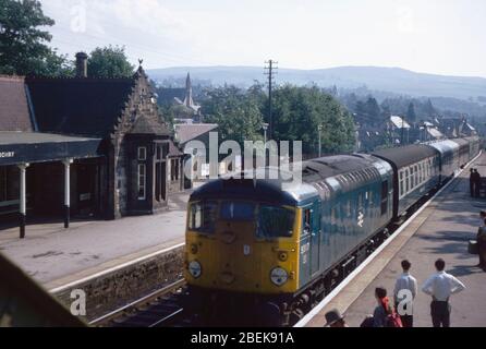 1970, scène sur les chemins de fer britanniques, Royaume-Uni, Pitlochry, Highland Scotland Banque D'Images