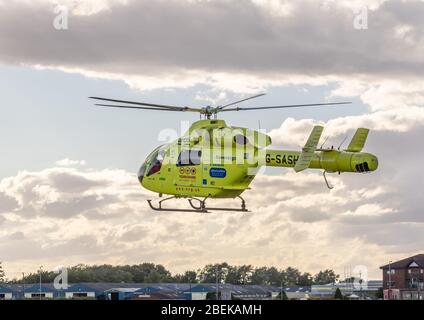 Pocklington, East Yorkshire, Royaume-Uni, 08/26/2015 - l'ambulance aérienne du Yorkshire s'empave de l'aérodrome de Pocklington. Banque D'Images