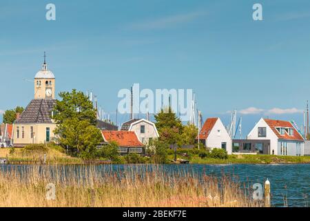 Maisons en bois traditionnelles dans le petit village néerlandais de Durgerdam près d'Amsterdam Banque D'Images