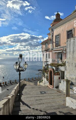 Vue panoramique sur la ville d'Atrani en Italie Banque D'Images