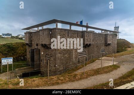 Plougonvelin, France - 29 juillet 2018 : Mémorial des marins morts pour la France à Pointe Saint Mathieu le jour des pluies Banque D'Images