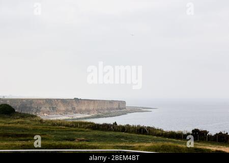 La Pointe du Hoc les roches, Normandie France en été Banque D'Images