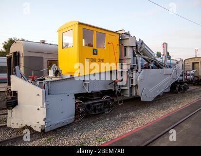 Voronezh, Russie - 29 août 2019: Strug - machine de réparation ferroviaire Banque D'Images