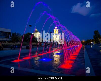 Voronezh, Russie - 29 août 2019: Nouvelles fontaines dansantes sur la place soviétique, Voronezh Banque D'Images