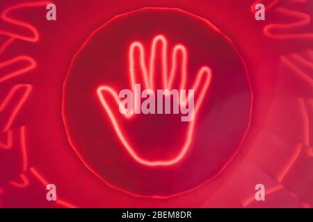 Silhouette de la table tactile LED lumineuse Banque D'Images