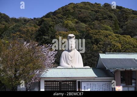 Kyoto. 14 avril 2020. KYOTO, JAPON - 14 AVRIL : sur cette photo, on voit le sanctuaire commémoratif Ryozen Kannon WW II à Kyoto, 14 avril 2020, préfecture de Kyoto, Japon. (Photo: Richard Atrero de Guzman/ AFLO) crédit: AFLO Co. Ltd./Alay Live News Banque D'Images