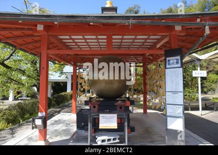 KYOTO, JAPON - 14 AVRIL : sur cette photo, le Negai no tama du temple commémoratif Ryozen Kannon WW II, Kyoto, 14 avril 2020, préfecture de Kyoto, Japon. (Photo: Richard Atrero de Guzman/ AFLO) crédit: AFLO Co. Ltd./Alay Live News Banque D'Images