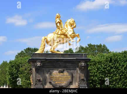 Dresde, Allemagne, 07-18-2017, le Golden Rider (allemand : Goldener Reiter) Banque D'Images