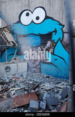 Christchurch, Nouvelle-Zélande - 10 juin 2017 : les édifices à revêtement Graffiti à Christchurch après le séisme de 2011. Le monstre Cookie est illustré Banque D'Images