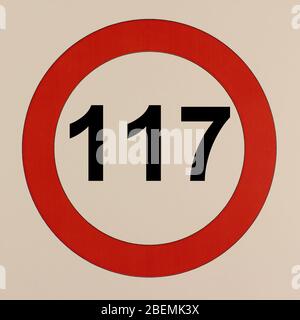 Illustration des Straßenverkehrszeichens 'maximum Geschwindigkeit 117 km pro Stunde' Banque D'Images