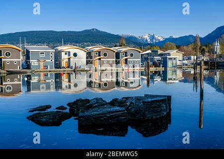 Maisons flottantes, marina de Mosquito Creek, North Vancouver, Colombie-Britannique, Canada Banque D'Images