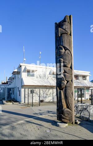 Totem pole, North Shore Spirit Trail, section de Mosquito Creek, North Vancouver (Colombie-Britannique), Canada Banque D'Images