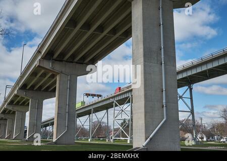 Pont Blue Water reliant Port Huron, Michigan États-Unis à Sarnia / point Edward Ontario Canada Banque D'Images