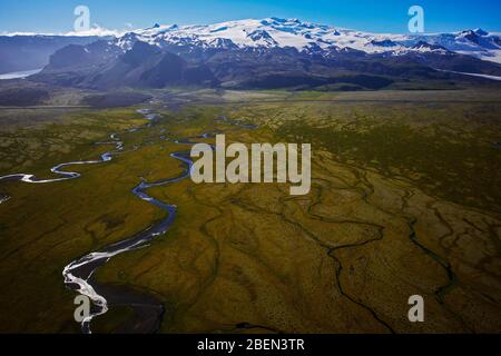 Photo aérienne des fleuves glaciaires sinueux du sud de l'Islande Banque D'Images