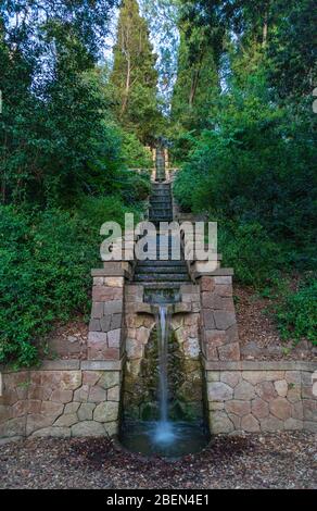 Eau et fontaines dans les parcs de Barcelone Banque D'Images