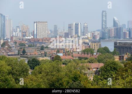 Vue vers Tower Hamlets depuis Greenwich Park dans le sud-est de Londres, Royaume-Uni Banque D'Images