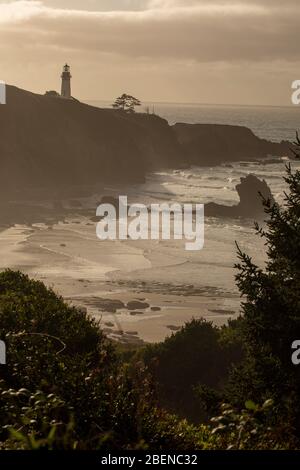 Phare de la rivière Umpqua le long de la côte de l'Oregon, États-Unis Banque D'Images