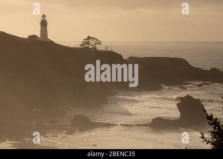 Phare de la rivière Umpqua le long de la côte de l'Oregon, États-Unis Banque D'Images