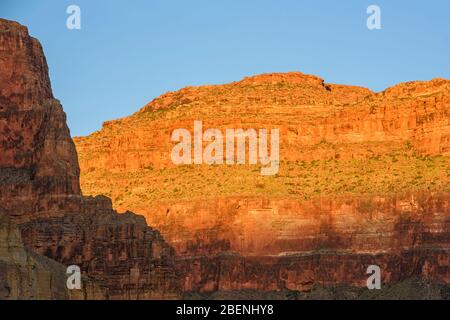 Lumière du soir reflétant les murs du Grand Canyon dans le fleuve Colorado au camp de Blacktail Canyon, parc national du Grand Canyon, Arizona, États-Unis Banque D'Images