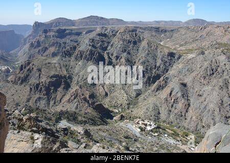 Vue sur la région d'Al Jabal Al Akhdar dans les montagnes Hajar d'Oman. Banque D'Images