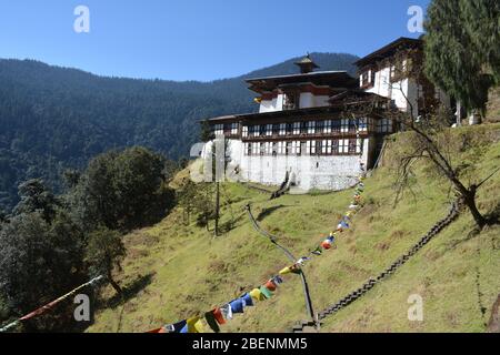 Le centre de méditation du monastère de Cheri (Chagri Dorjeden) près de Thimphu, qui a été créé en 1621 comme première école monastique au Bhoutan. Banque D'Images