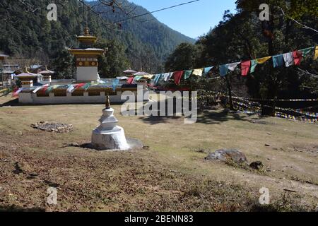 Près de Thimphu, la randonnée jusqu'à la méditation du monastère de Cheri (ChAgri Dorjeden) qui fut fondée en 1621 comme première école monastique au Bhoutan Banque D'Images