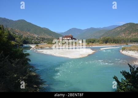 Punakha Dzong (palais et forteresse) au Bhoutan date de 1637 Banque D'Images