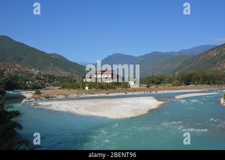 Punakha Dzong (palais et forteresse) au Bhoutan date de 1637 Banque D'Images