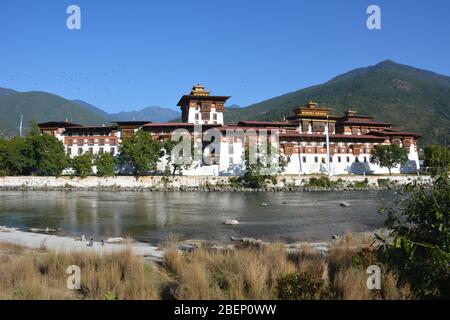 Punakha Dzong, Bhoutan, date de 1637 et est le deuxième plus ancien du pays. Banque D'Images