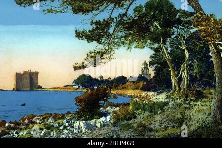 Vue de l'ancien monastre de Saint Honorat (abbaye de Lerins) sur l'ile de saint-Honorat, Alpes-maritimes (monastère fortifié de l'Abbaye Lerins sur l' Banque D'Images
