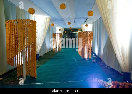 Le beau programme culturel décorations, décorations de mariage, accessoires, fête avec un modèle traditionnel indien. Banque D'Images